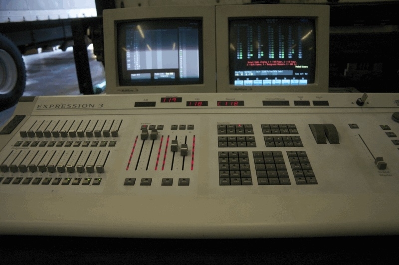 Used Expression 3 800 by Electronic Theatre Controls Item 15517